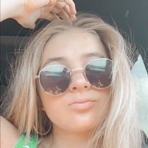 Meet your Posher, Alicia